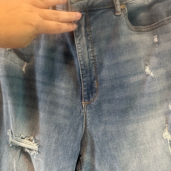 2 pairs of Sofia Vegara High-Waisted Jeans - Picture 12 of 15